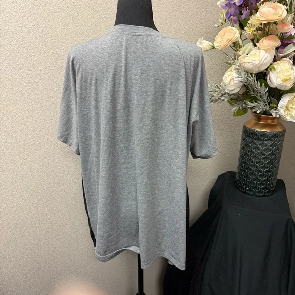 Women’s Plus Size 4XL Gray Black Colorblock Pocket Tee | Casual Everyday Top - Picture 3 of 8